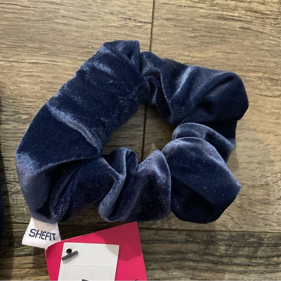 Shefit Velour Leggings - Picture 11 of 11